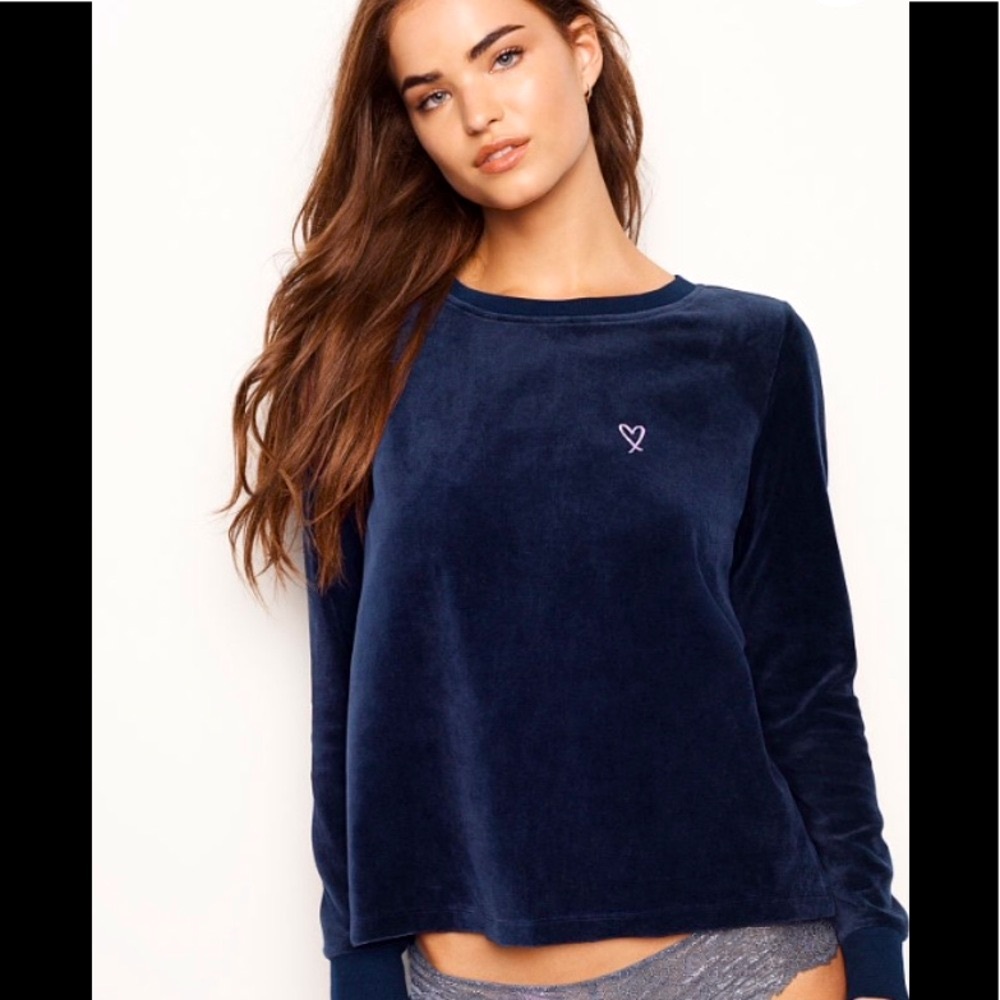 NIP S Victoria’s Secret Slit Velvet Lounge Sweater